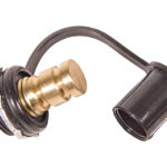 Минусовая клемма аккумулятора (–)