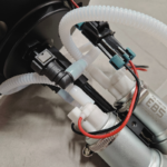 Paagisisene 8 mm PTFE voolik SAE 5/16" 90° liitmikuga - Image 2