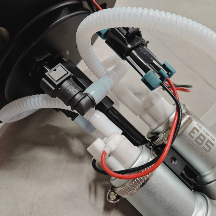 Paagisisene 8 mm PTFE voolik SAE 5/16" 90° liitmikuga - Image 2